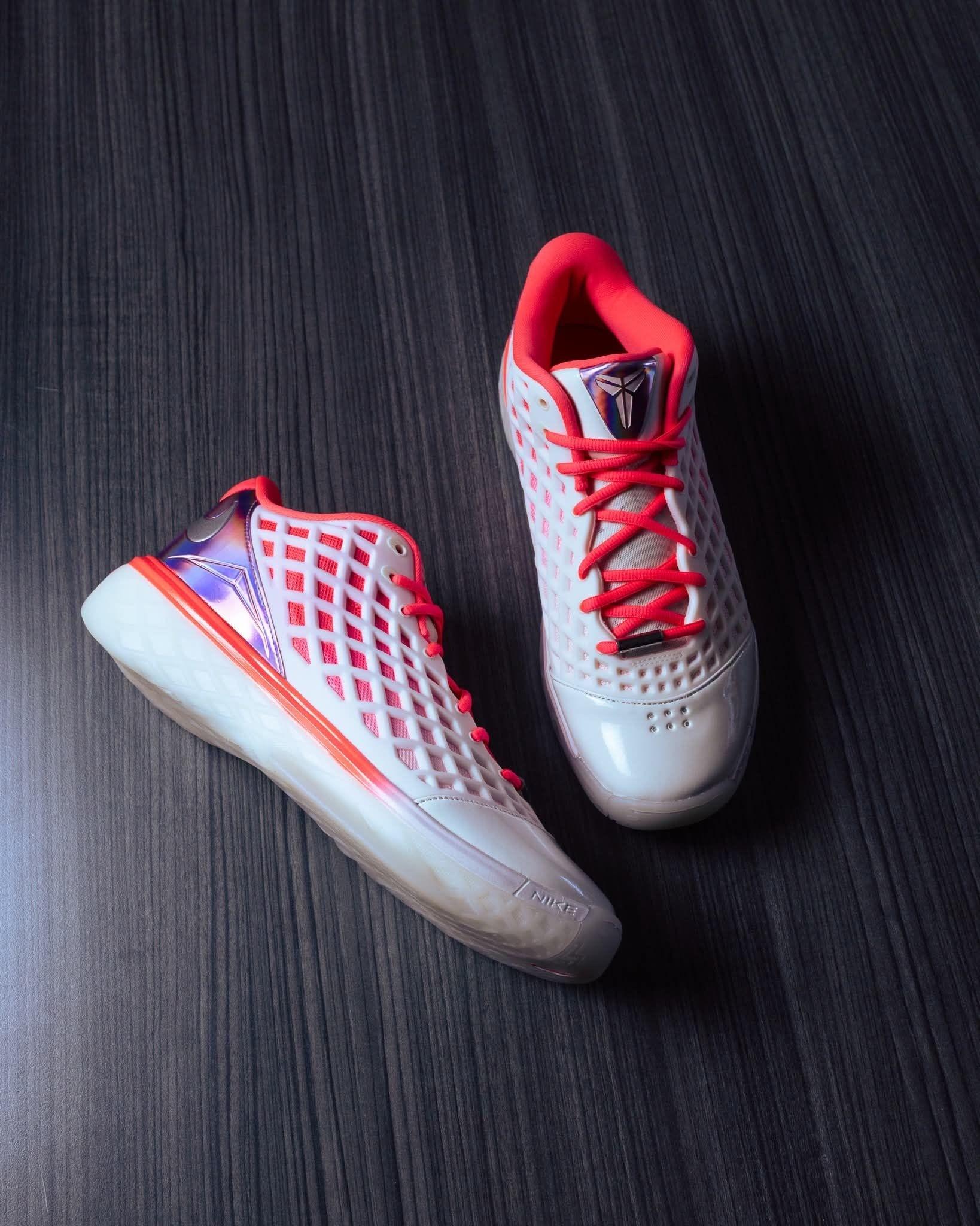 Nike Zoom Kobe 3 科比3代 白橙 机甲外壳 复古男子实战篮球鞋